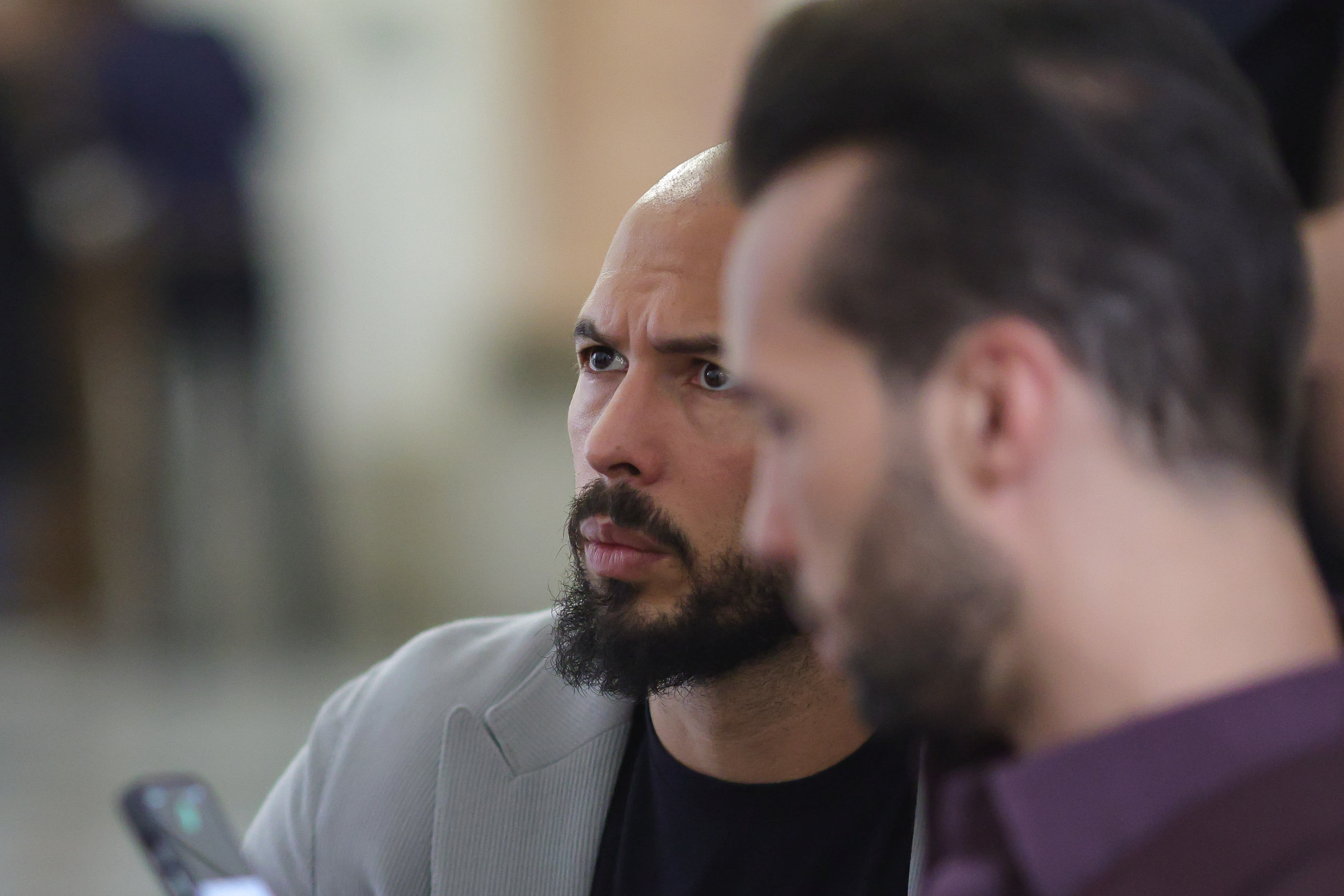 Andrew și Tristan Tate în arest la Miami, decizie de extrădare