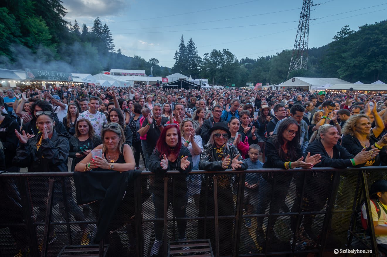 Concert la Tusványos cu fani entuziaști Concert la Tusványos cu fani entuziaști