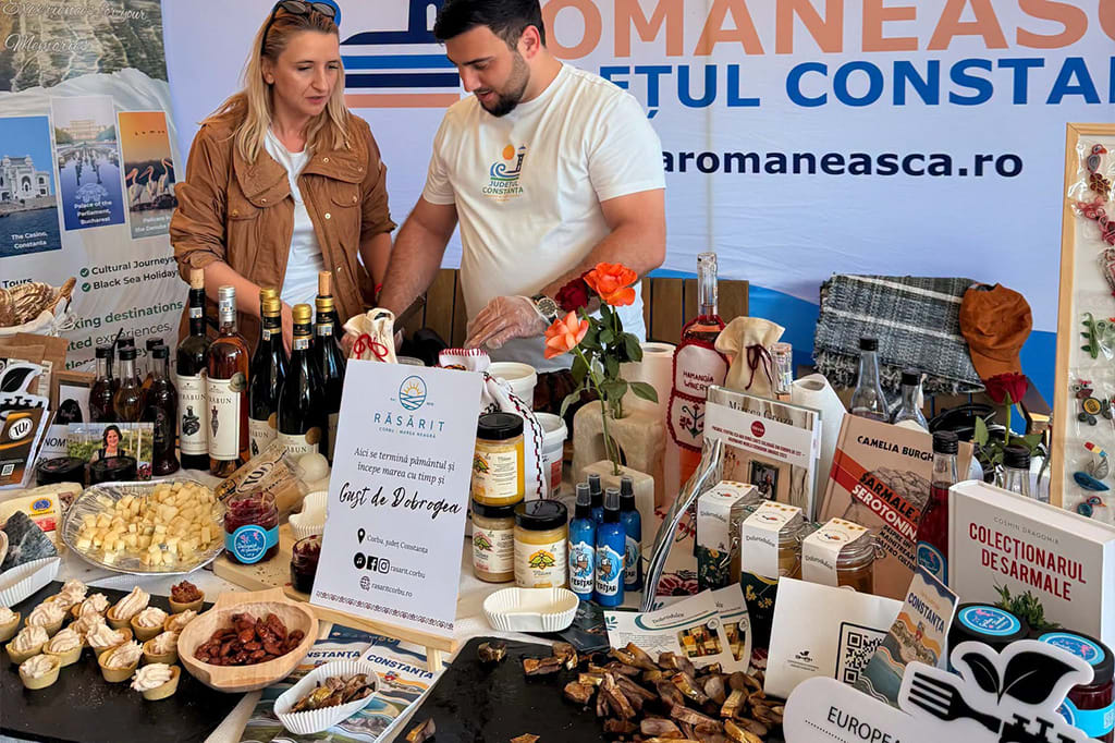 Stand de produse tradiționale dobrogeane la târg gastronomic