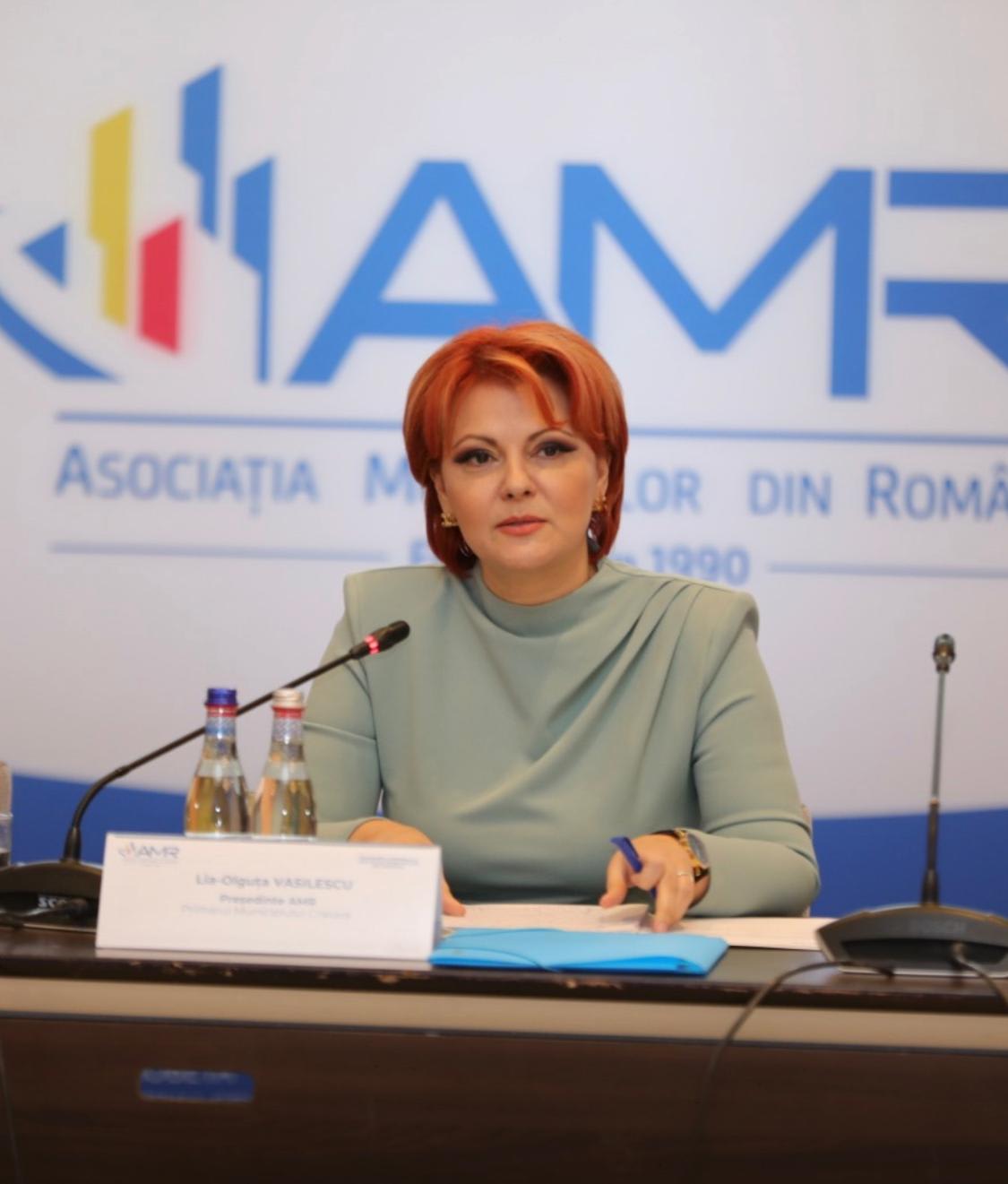 Lia Olguța Vasilescu în timpul declarației despre legea salarizării