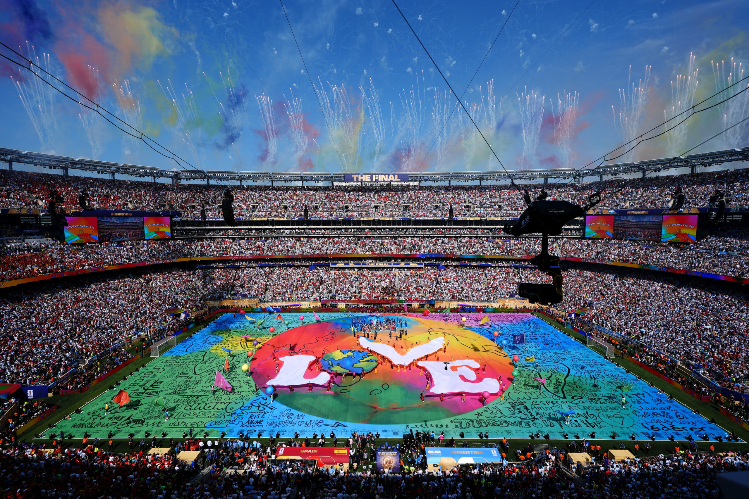 Fotbalisti în acțiune pe stadionul din SUA, finala Campionatului Mondial 2026