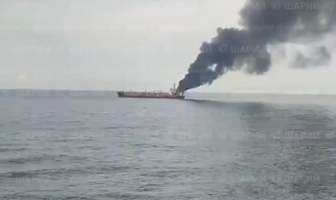 Echipaj de salvare pe nava Gas Lisbon în largul litoralului românesc