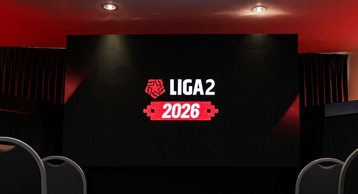 Echipe de fotbal românești în stadion, pregătiri pentru sezonul 2026-2027
