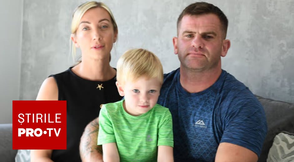 Familii în aeroport, familie britanică blocată la poarta de îmbarcare