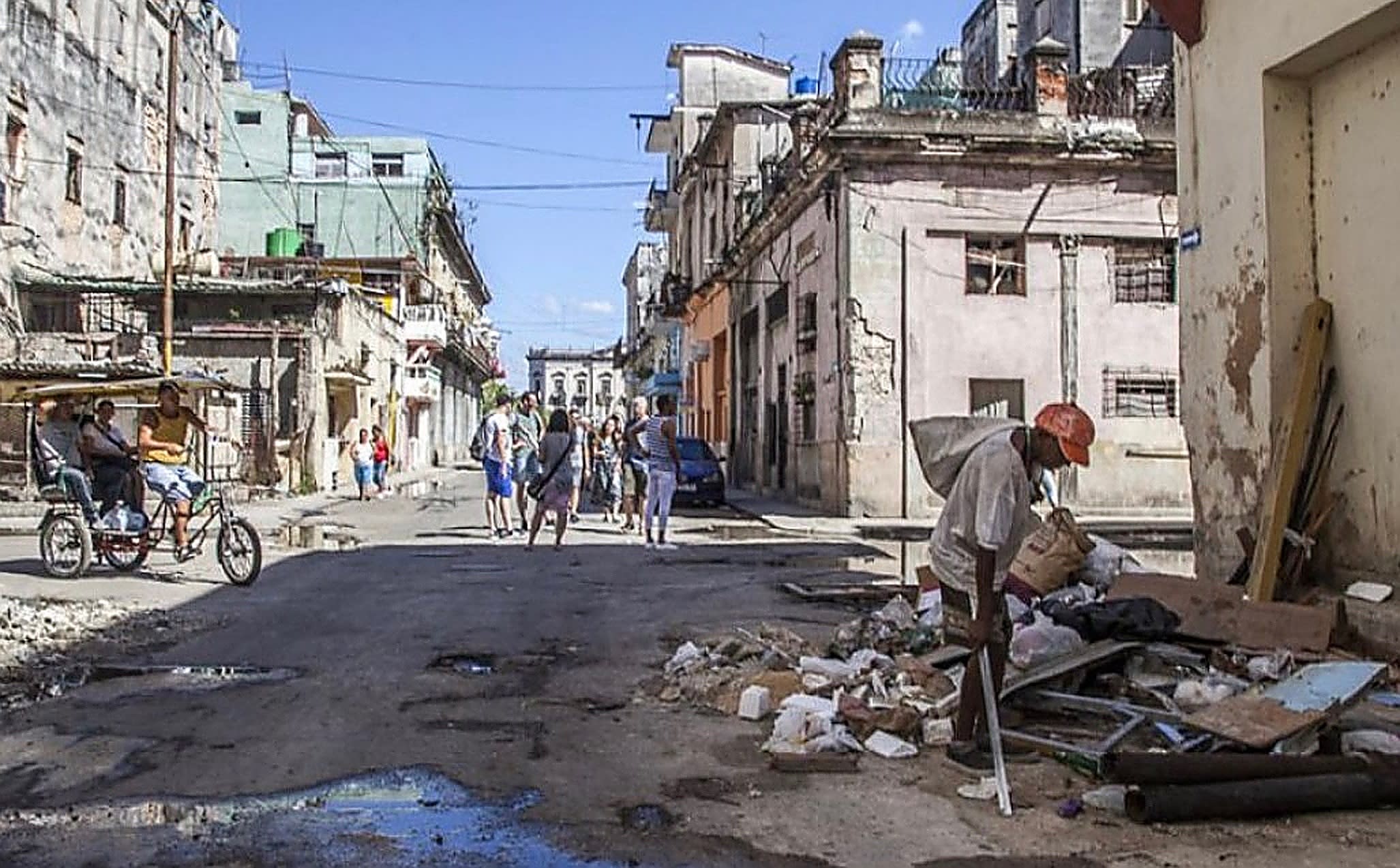 Avion cu ajutoare umanitare decolând din Miami spre Cuba