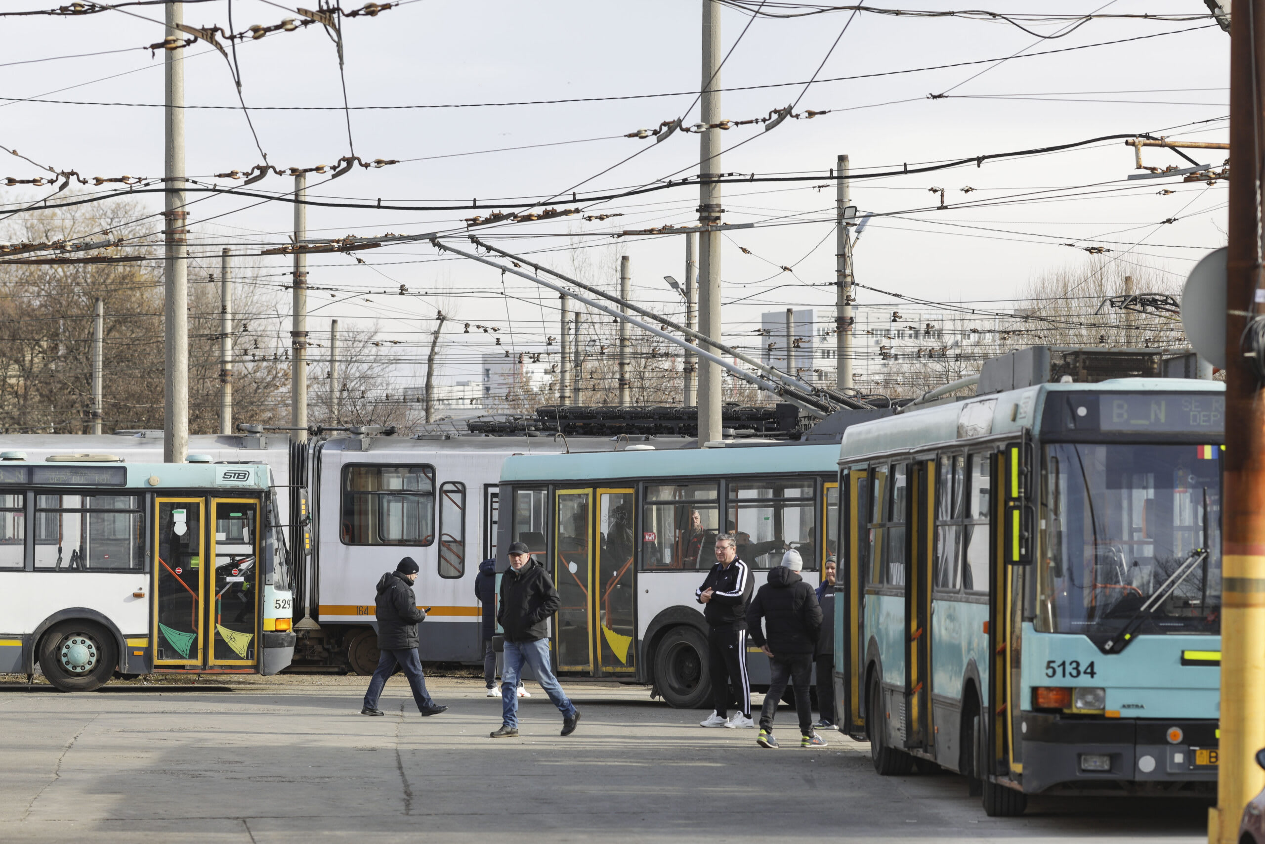Angajați STB în proces de plecare voluntară, discuții și documente Angajați STB în proces de plecare voluntară, discuții și documente