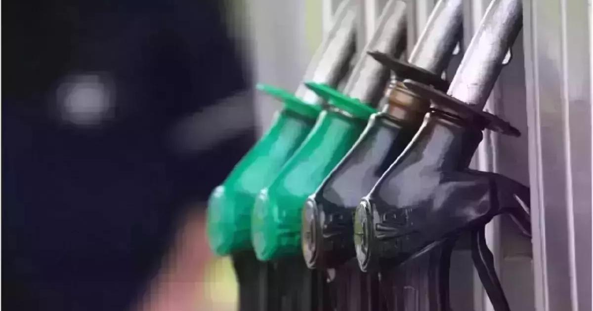 Pompa de carburanți cu prețuri afișate în România