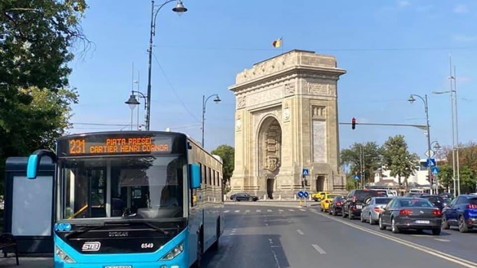 Autobuz STB în trafic în București, în contextul insolvenței