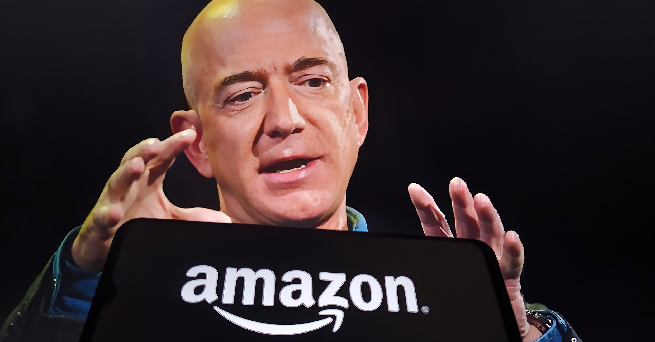 Jeff Bezos în fața stadionului Liverpool, în discuții de investiții