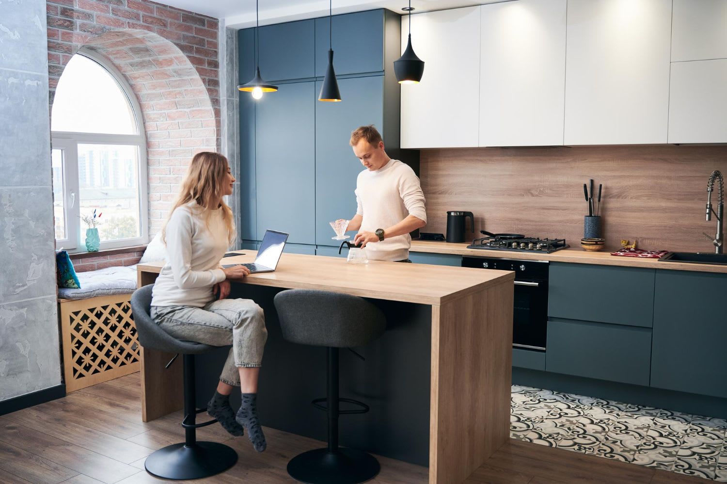 living deschis spre bucătărie, mobilier modern, apartament spațios