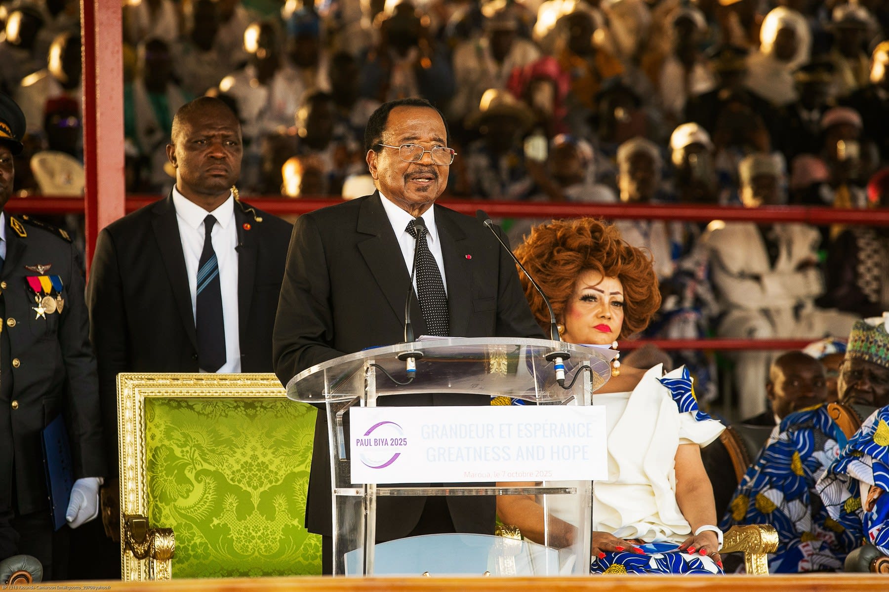 Paul Biya în străinătate, în vârstă de 93 de ani
