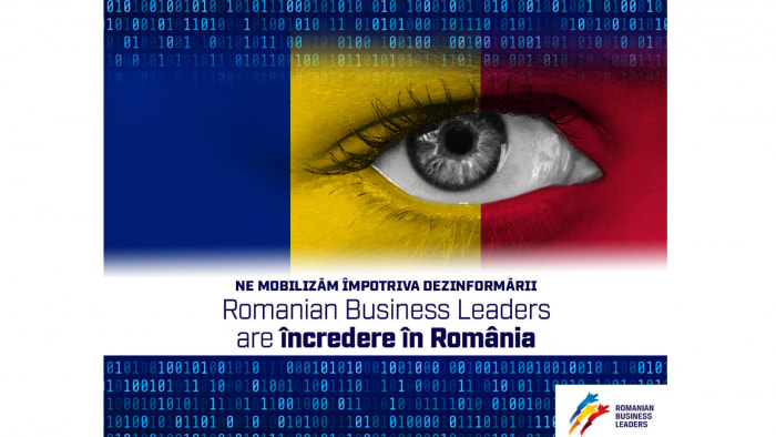 Soldați români în echipament militar, pregătiți pentru exercițiu