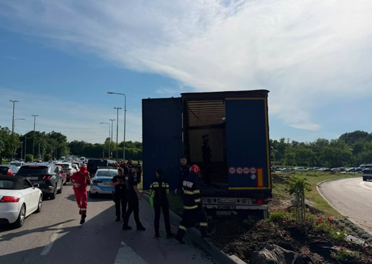 Echipaj ISU Dobrogea intervenind la accident rutier județul Constanța