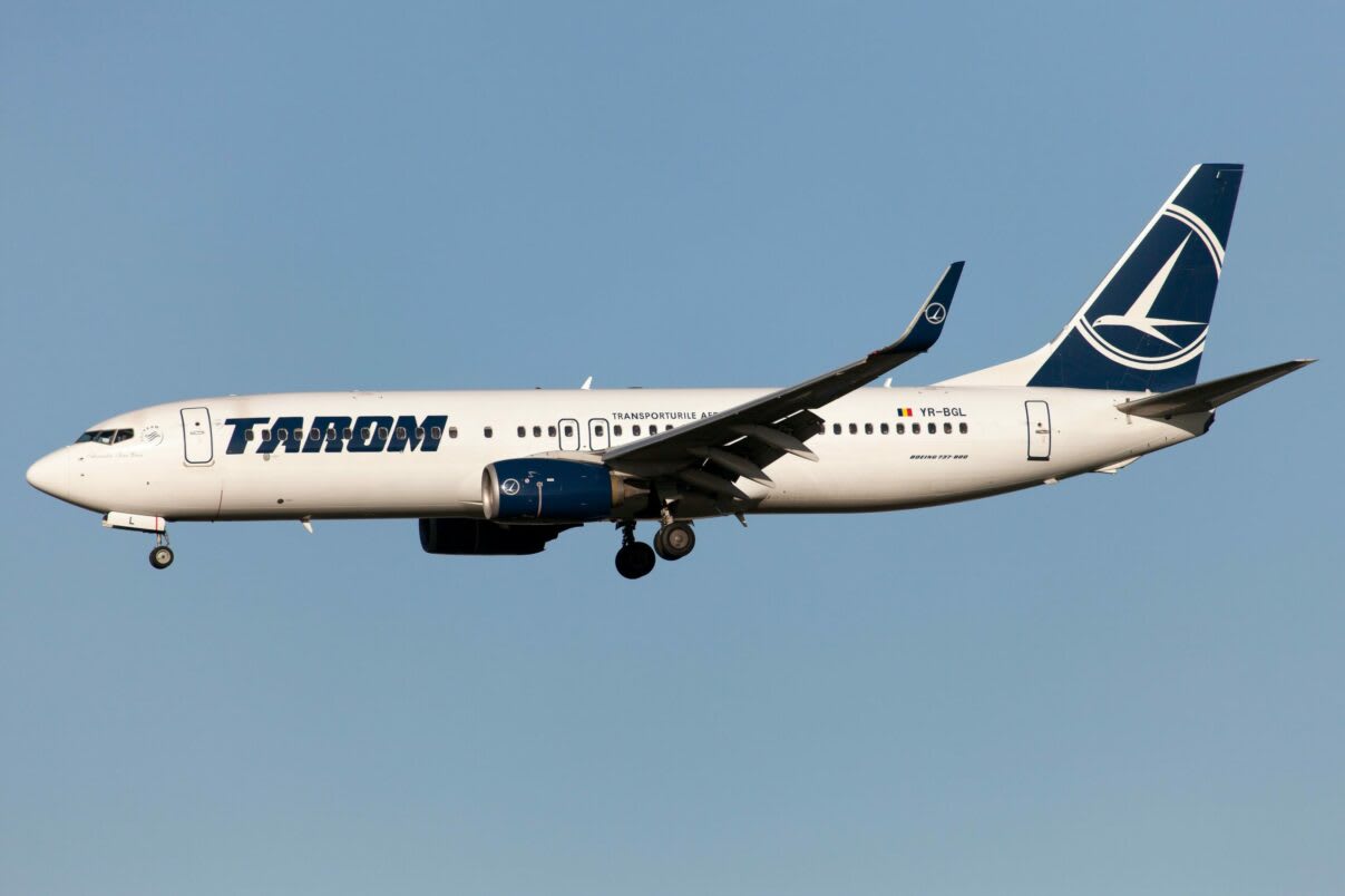 Cristian Anghel în birou, la TAROM, în timpul unei ședințe