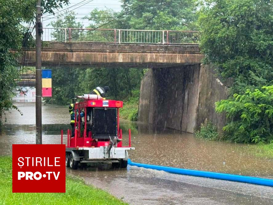 Intervenție a pompierilor în zona afectată de inundații în România