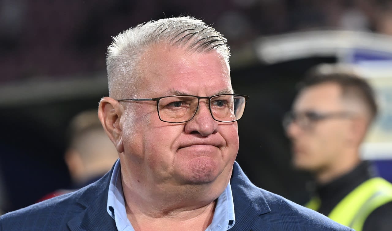 Iuliu Mureșan în fața stadionului CFR Cluj, gest de rămas bun