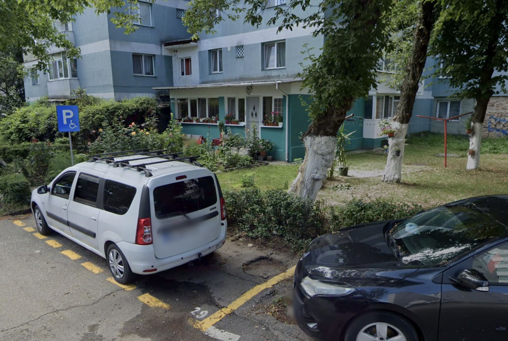 Apartament cu balcon vechi și documentație tehnică în Pitești