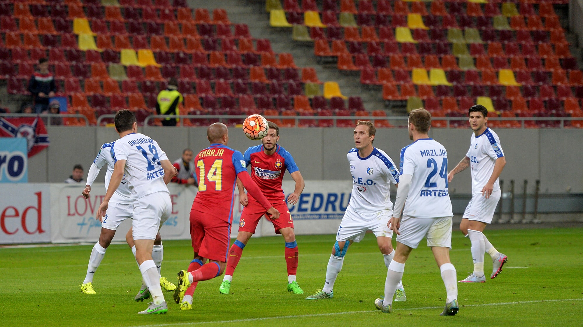 Houssine Kharja în tricou FCSB, în acțiune pe teren