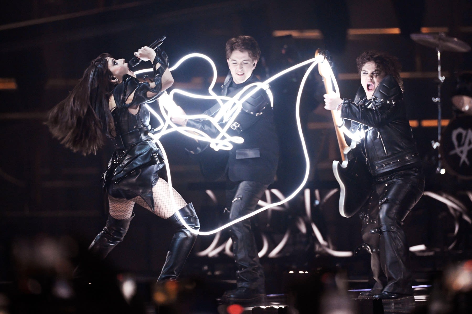 Alexandra Căpitănescu cântând pe scenă la Eurovision 2026