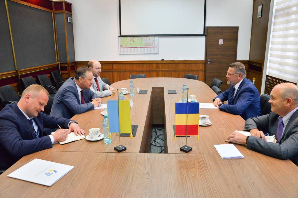 Ambasadorul Ucrainei în discuție cu viceprimarul Brașovului