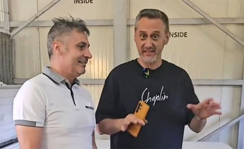 Primar și șeful adăpostului de câini din Slatina inspectând incineratorul sigilat
