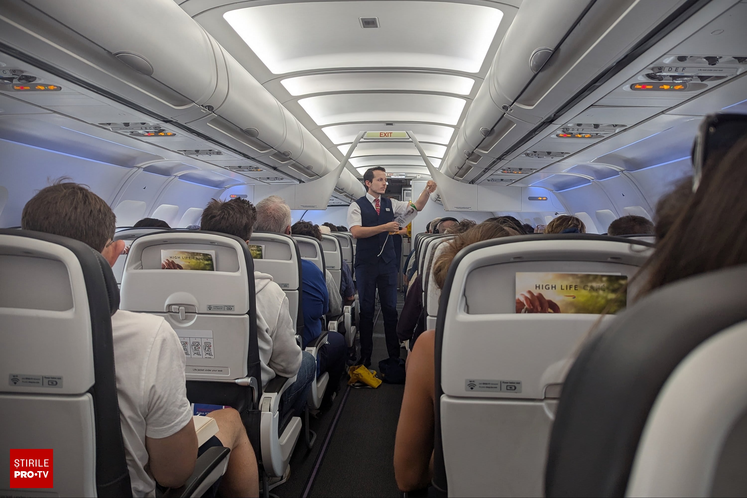 Portofel uitat în avion, recuperat de pasager după două zile