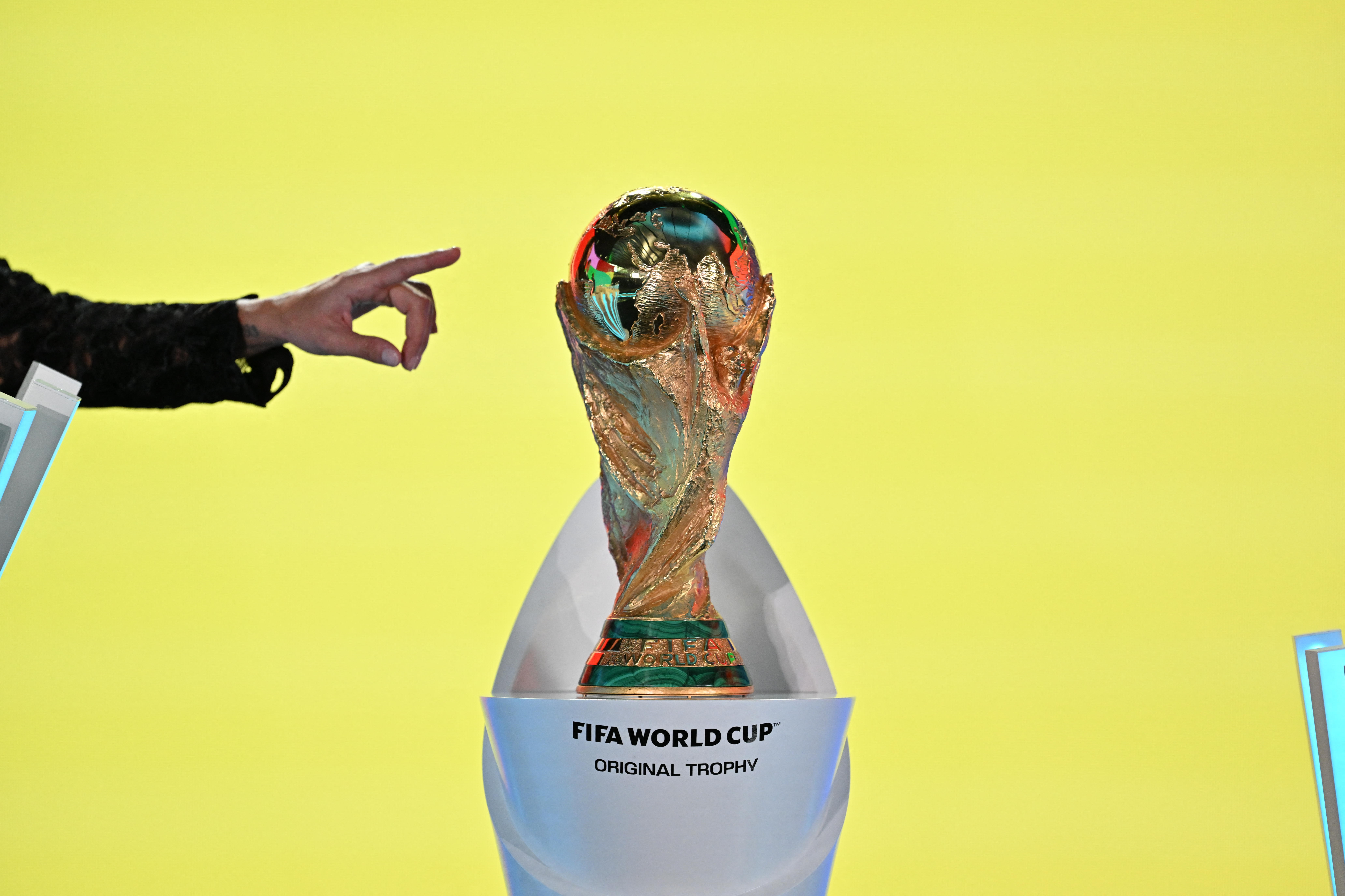 Fotbalist pe teren în timpul unui meci internațional