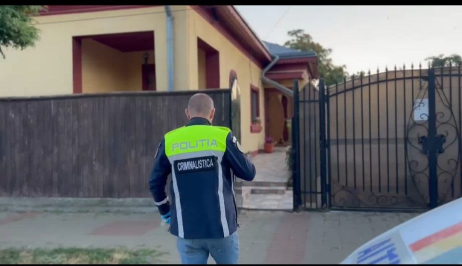 Percheziții în Botoșani: Polițiștii caută bijuterii de peste 100.000 de euro furate