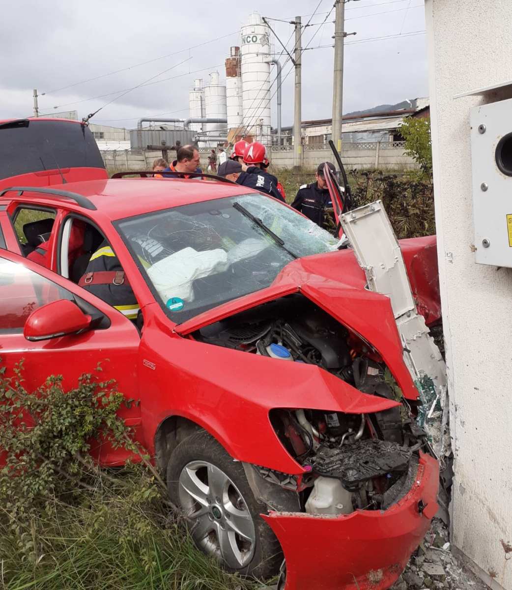 Pompieri intervenind pentru oprirea scurgerii de gaz la Adămuș