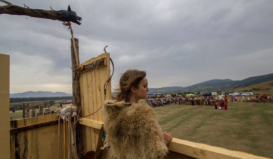 Reenactori în costume antice, spectacole și ateliere la DacFest 2026