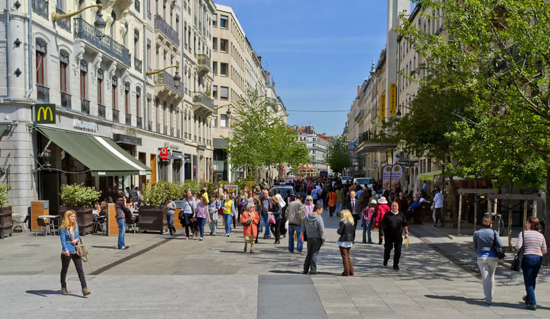 Grafice economice și analize financiare despre cursul euro și indicatorii macroeconomici