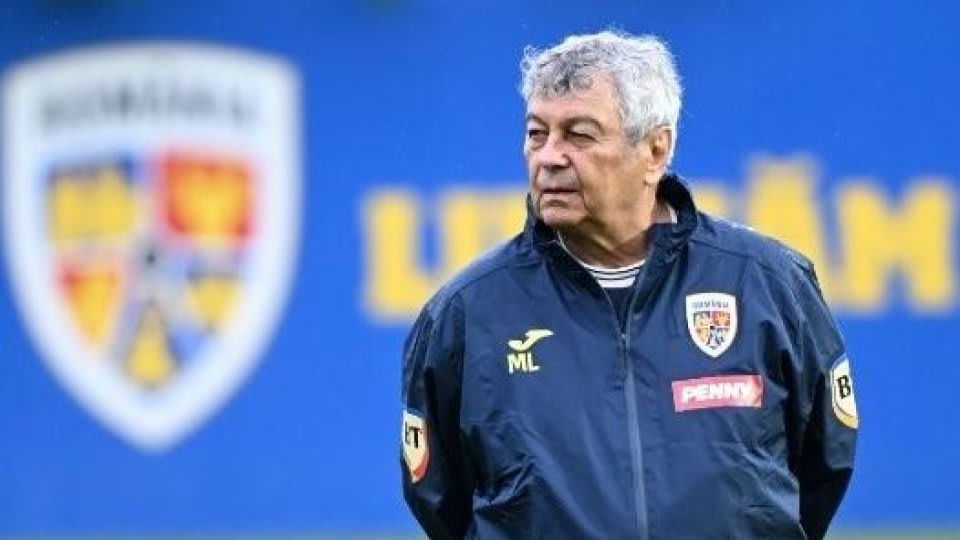 Mircea Lucescu în timpul unei conferințe de presă
