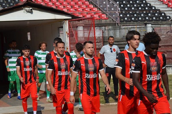 Fotbal în acțiune pe stadionul Mircea Chivu din Reșița