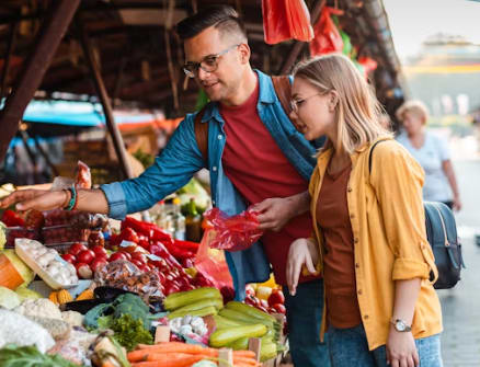 Piață de gros din Galați cu standuri și comercianți