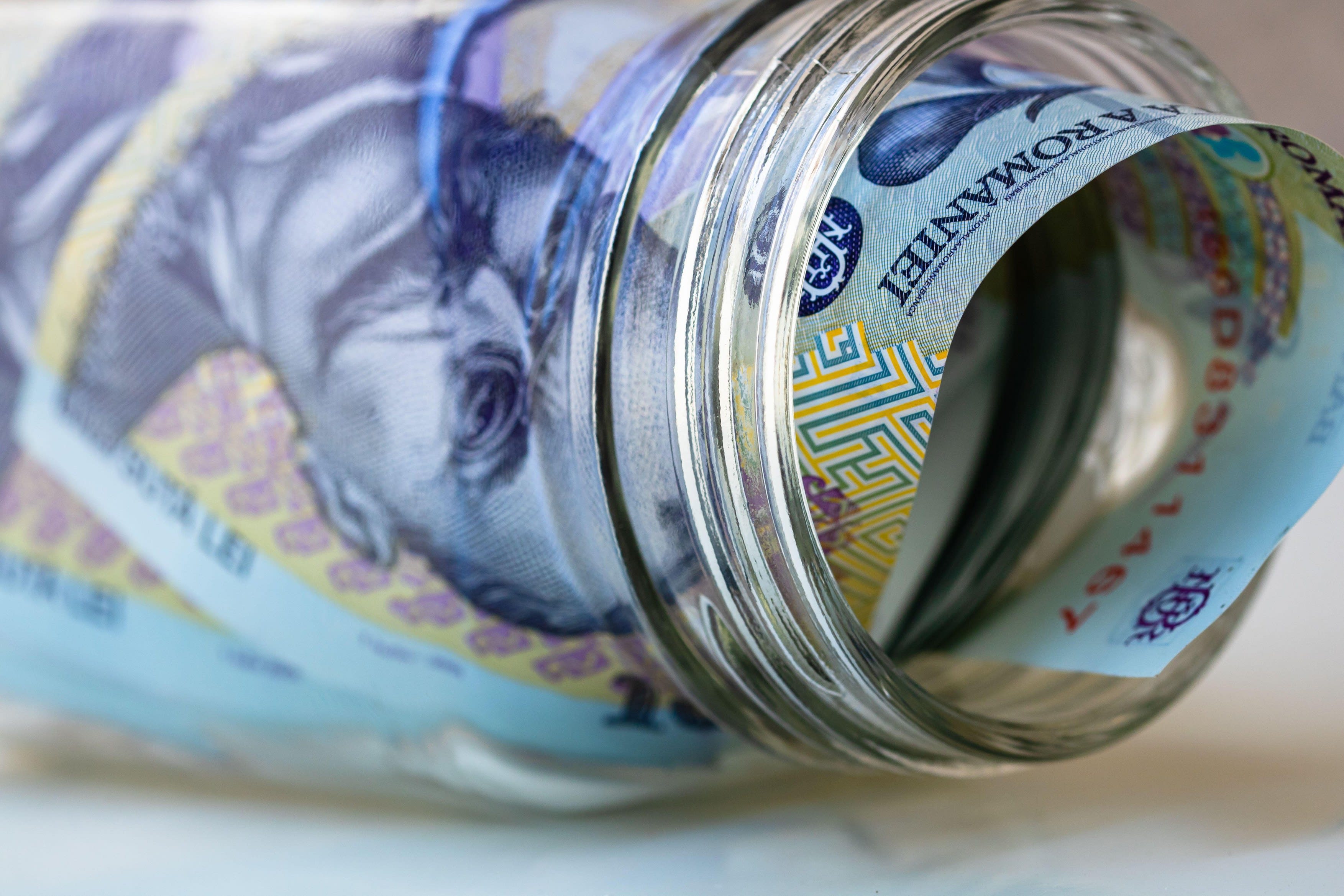 Grafice financiare și depozite bancare în România