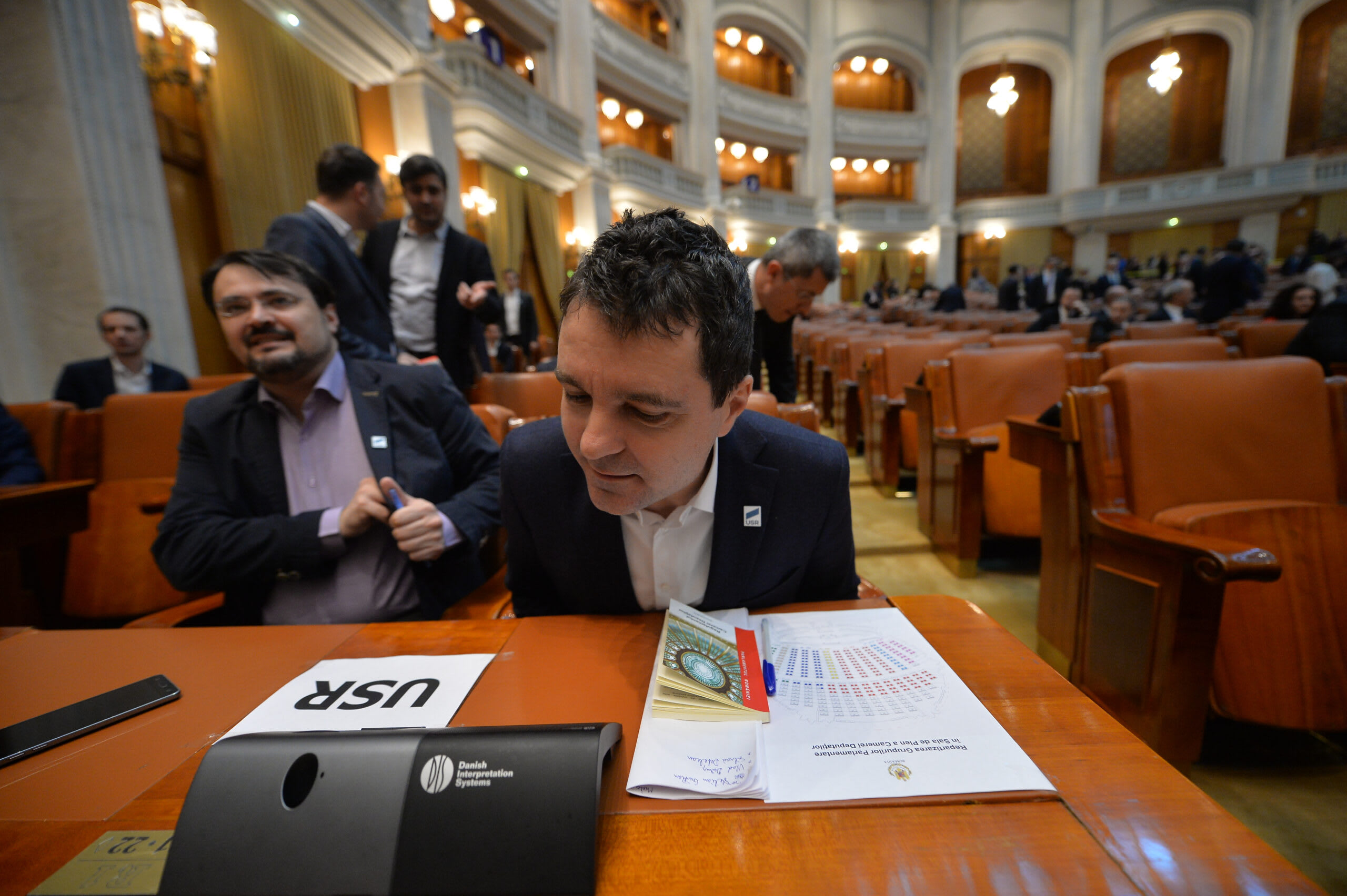 Cristian Ghinea discutând despre viitorul USR