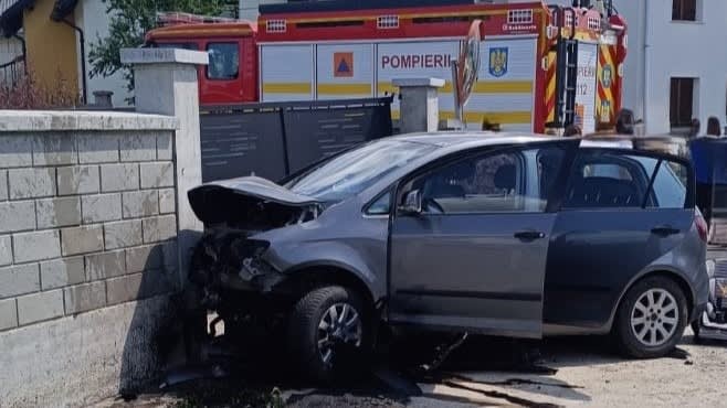 Accident rutier Satu Mare cu ambulanță și pompieri