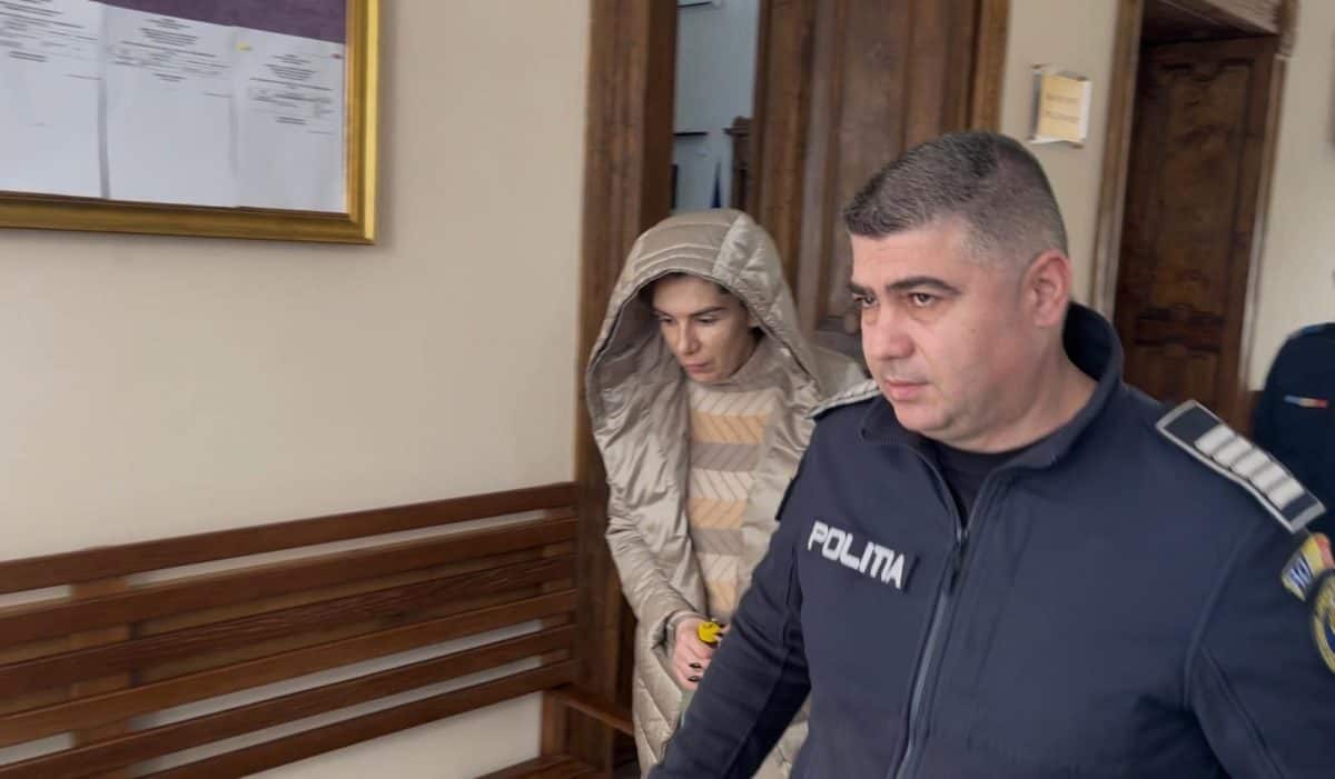 Magistrați la Curtea de Apel Alba Iulia în sala de judecată
