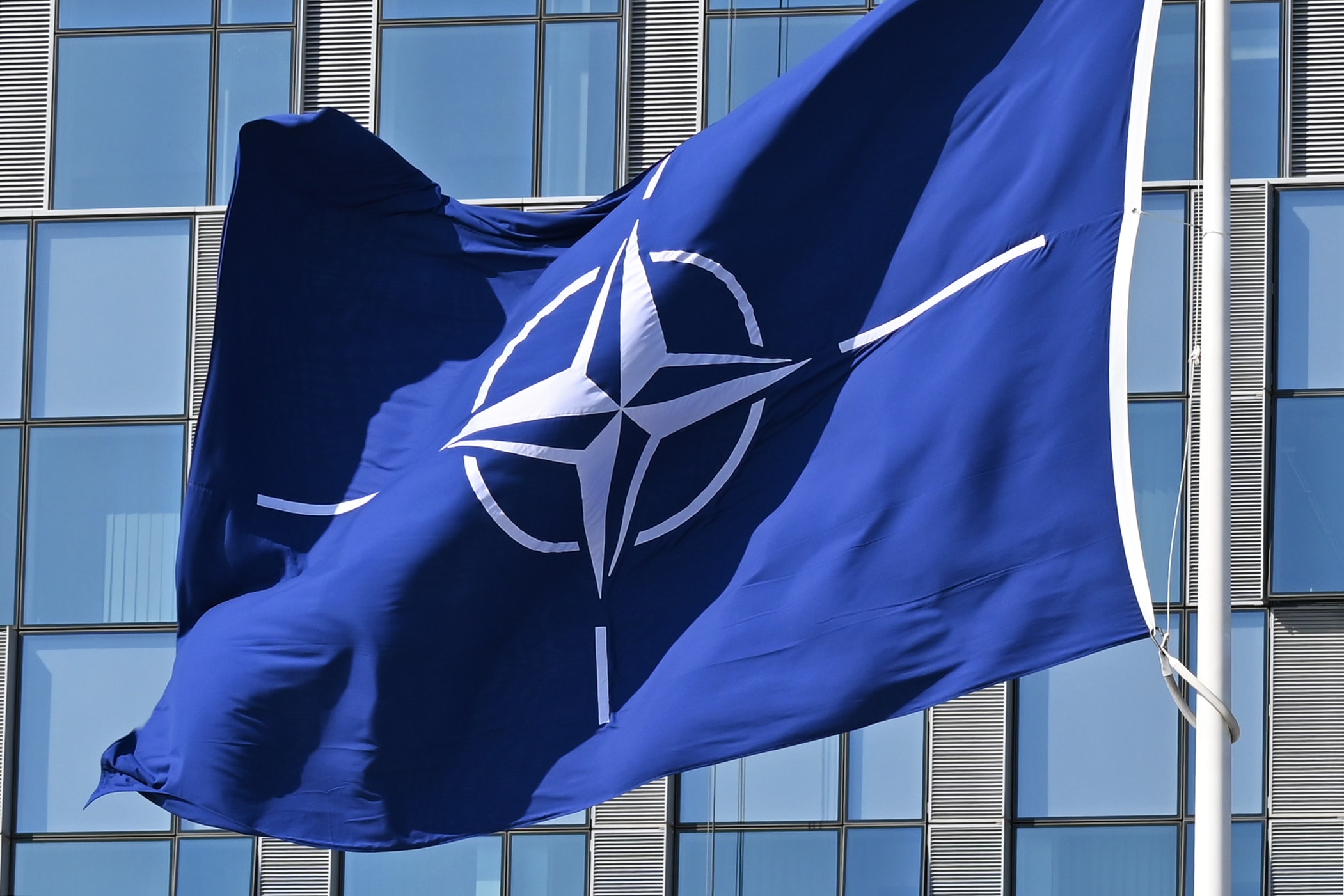 NATO modernizare combustibil militar
