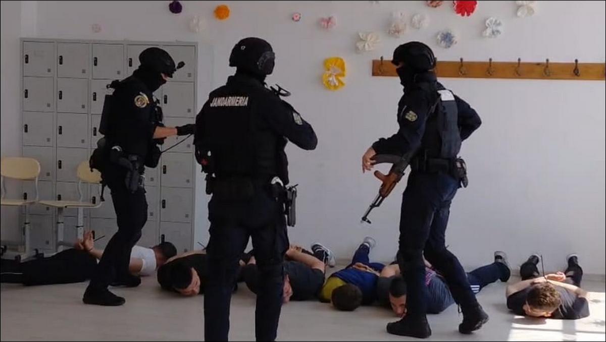 Echipaj de intervenție SAS în acțiune la un liceu din Galați