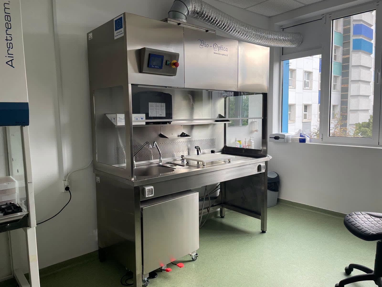 Echipament modern în laboratorul de anatomie patologică din Galați