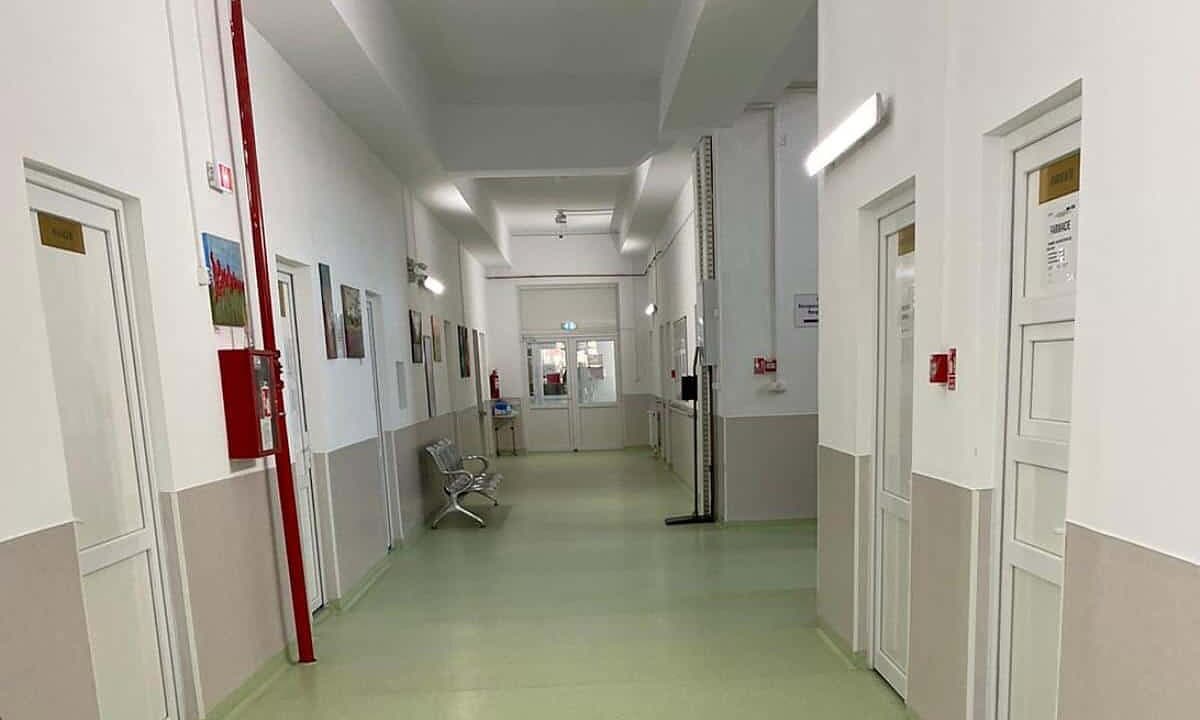 Medici și asistente medicale în spital, echipamente medicale, personal sănătate