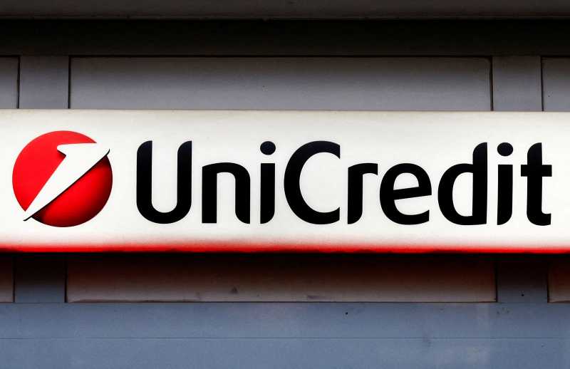 Reuniune între reprezentanți UniCredit și Commerzbank în context financiar Reuniune între reprezentanți UniCredit și Commerzbank în context financiar