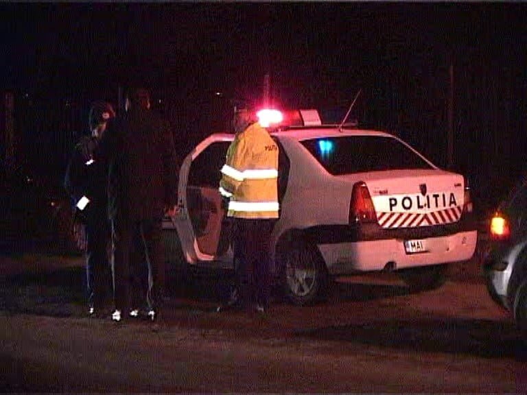 Polițist român în uniformă la un control rutier