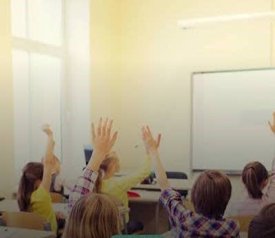 Profesor în clasă, elevi și tablă, Giurgiu