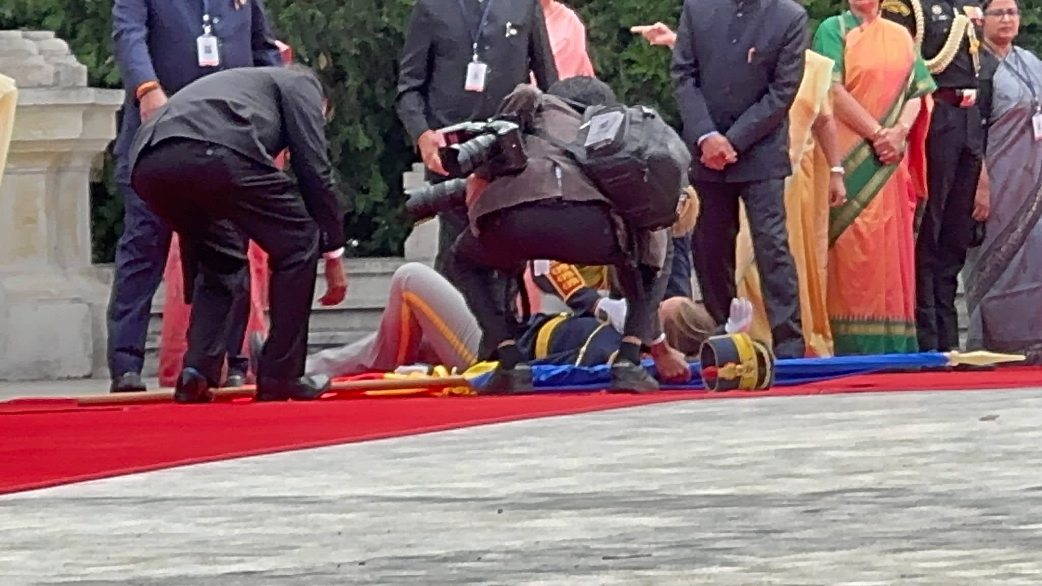 Militar din Garda de Onoare leșinat la Cotroceni în timpul ceremoniei