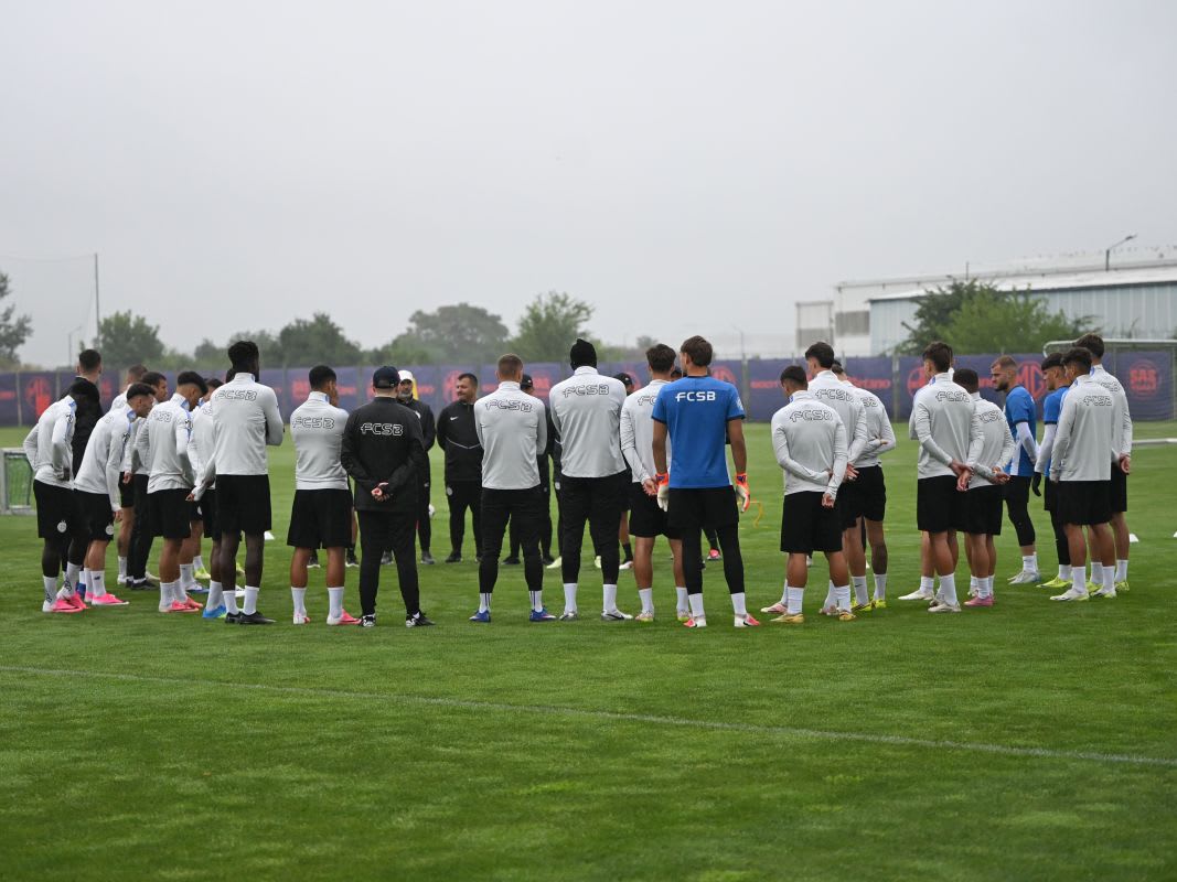 Jucători FCSB la antrenament, Mihai Stoica și Denis Drăguș
