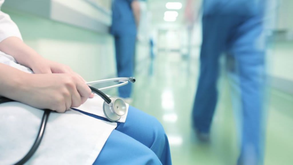 Medici și studenți medicali participând la sondaj anonim