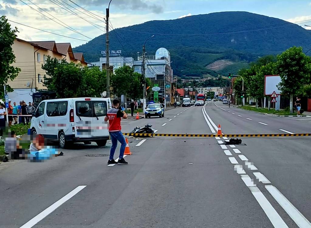 Accident rutier pe DN 1 la Codlea, impact între motocicletă și autoturism