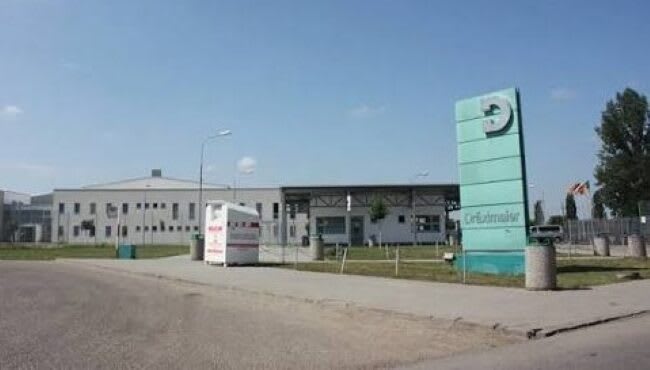 Fabrică DRÄXLMAIER în Satu Mare, muncitori în producție, mașini electrice, industrie auto